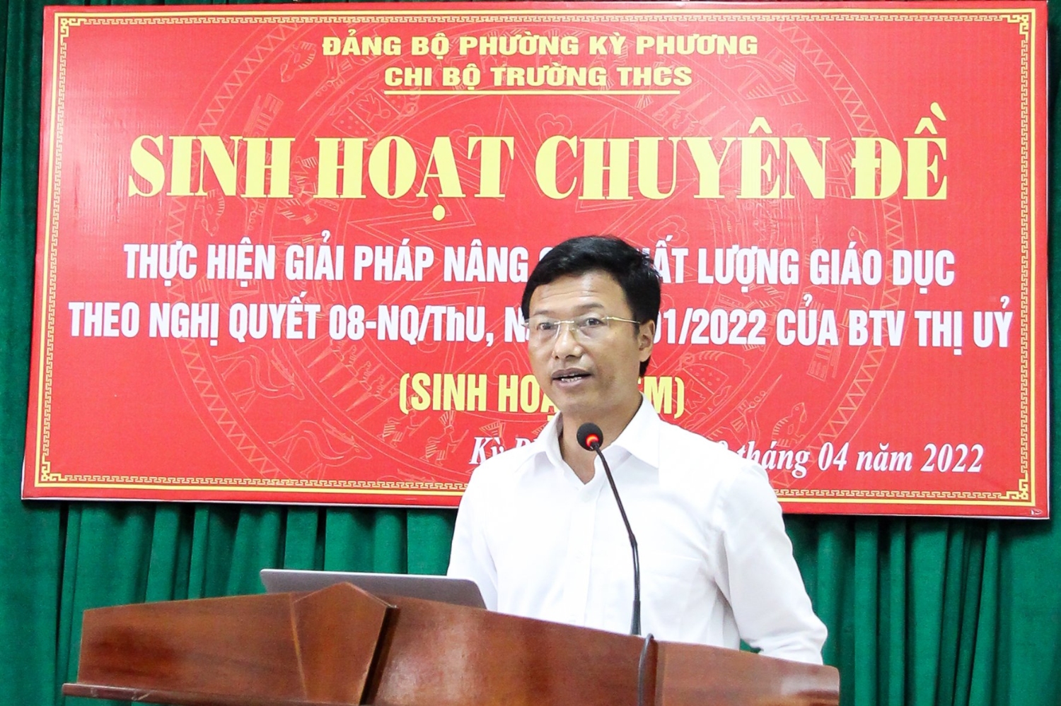 Đồng chí Phan Duy Vĩnh – phó bí thư thường trực thị ủy, Chủ tịch HĐND thị xã tham dự và phát biểu hội nghị
