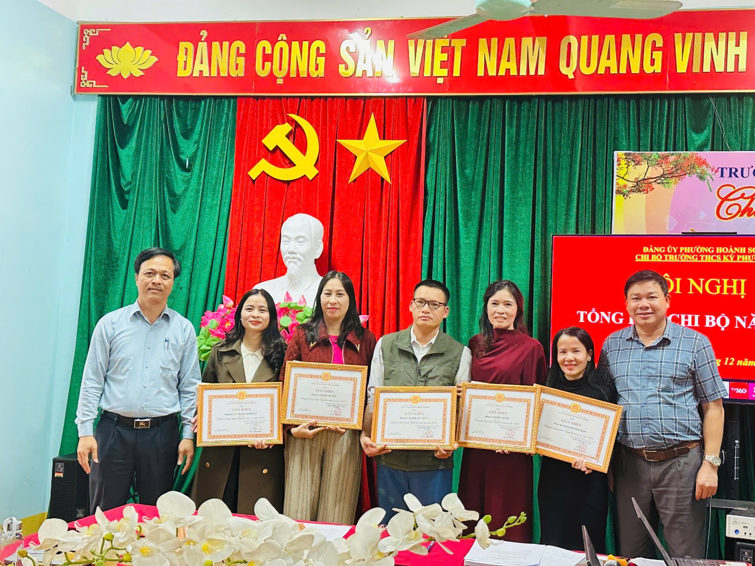 Trường THCS Kỳ Phương tổng kết chi bộ năm 2025