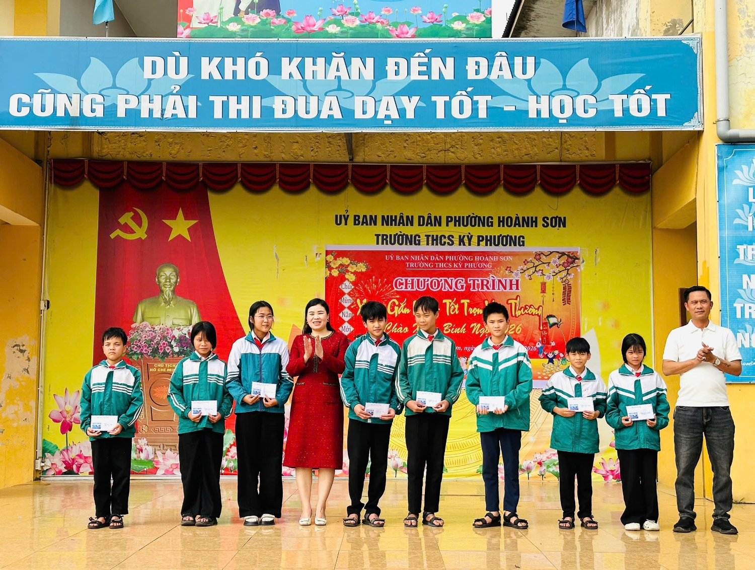 TRƯỜNG THCS KỲ PHƯƠNG TỔ CHỨC CHƯƠNG TRÌNH "XUÂN GẮN KẾT - TẾT TRỌN YÊU THƯƠNG"